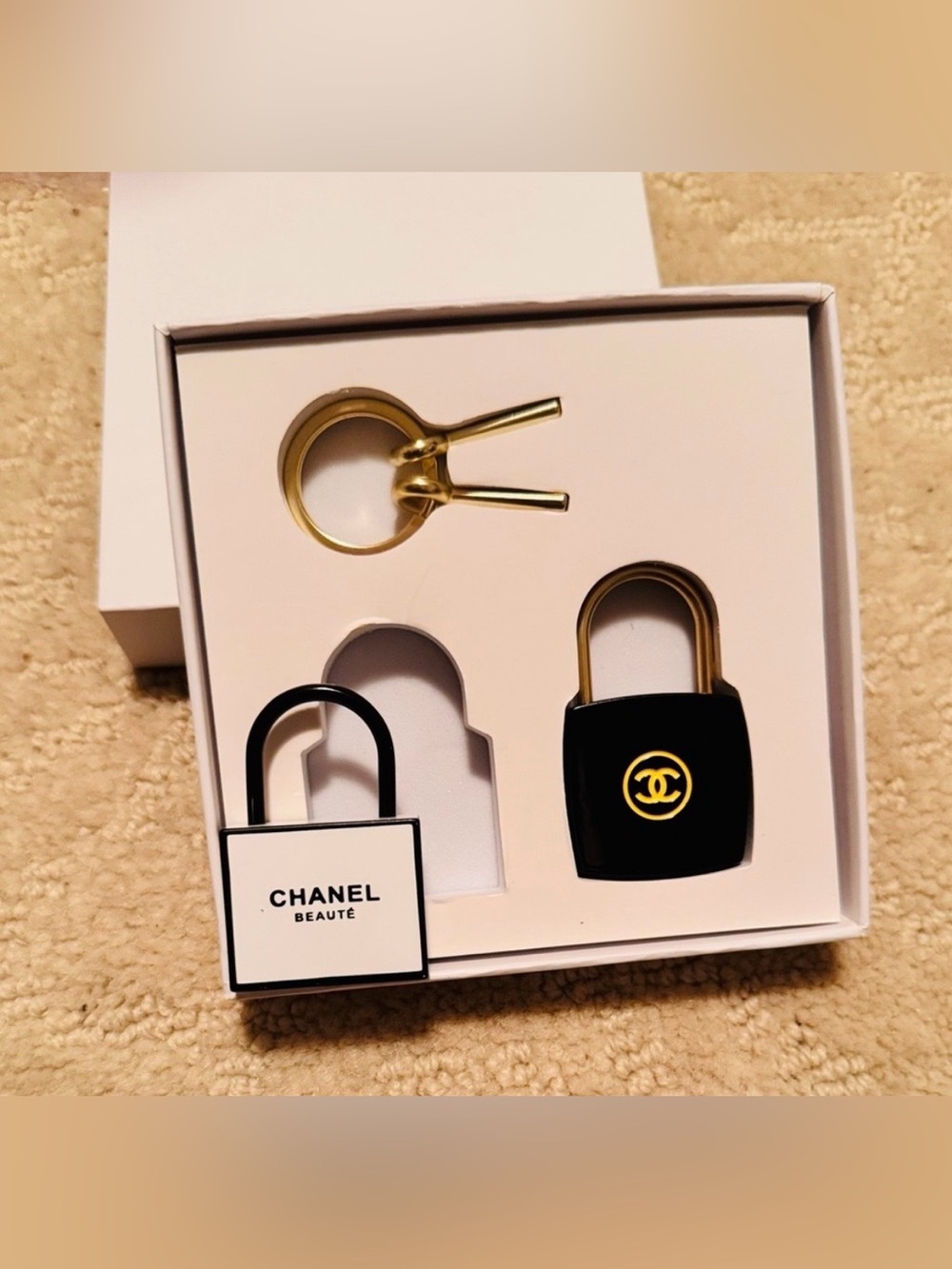 CHANEL & VALENTINO Lock & Lipstick 2 Piece Bundle - Picture 3 of 10